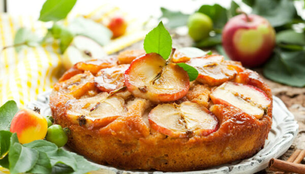 Правильная шарлотка с яблоками