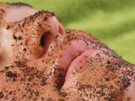 Убрать мешки под глазами поможет кофе