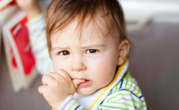 Сосет пальцы, грызет ногти. Рассуждения психотерапевта