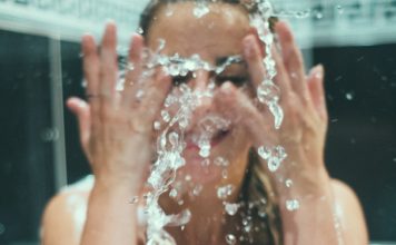 Почему не стоит ежедневно принимать душ