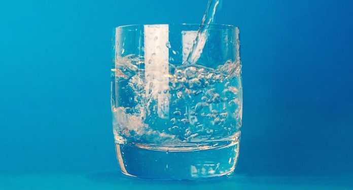 вода