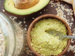 Авокадо и овсянка — отличная смесь для получения безупречной кожи