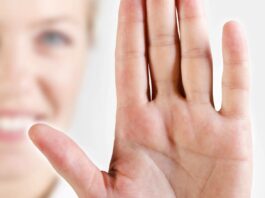 буква м на руке ладони