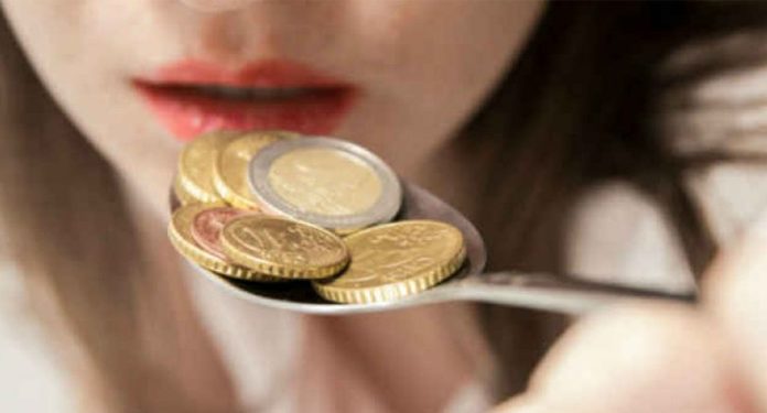 5 причин, по которым у вас металлический привкус во рту (и как его избежать)