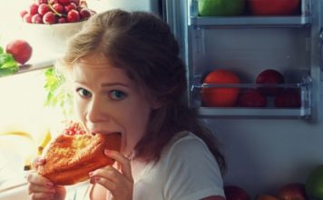 Ученые объясняют, почему вы никогда не должны есть поздно ночью