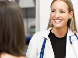 Терапевт объясняет, как очистить ваши пазухи сразу всего за два шага