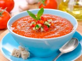Освежаемся: 3 холодных летних супа